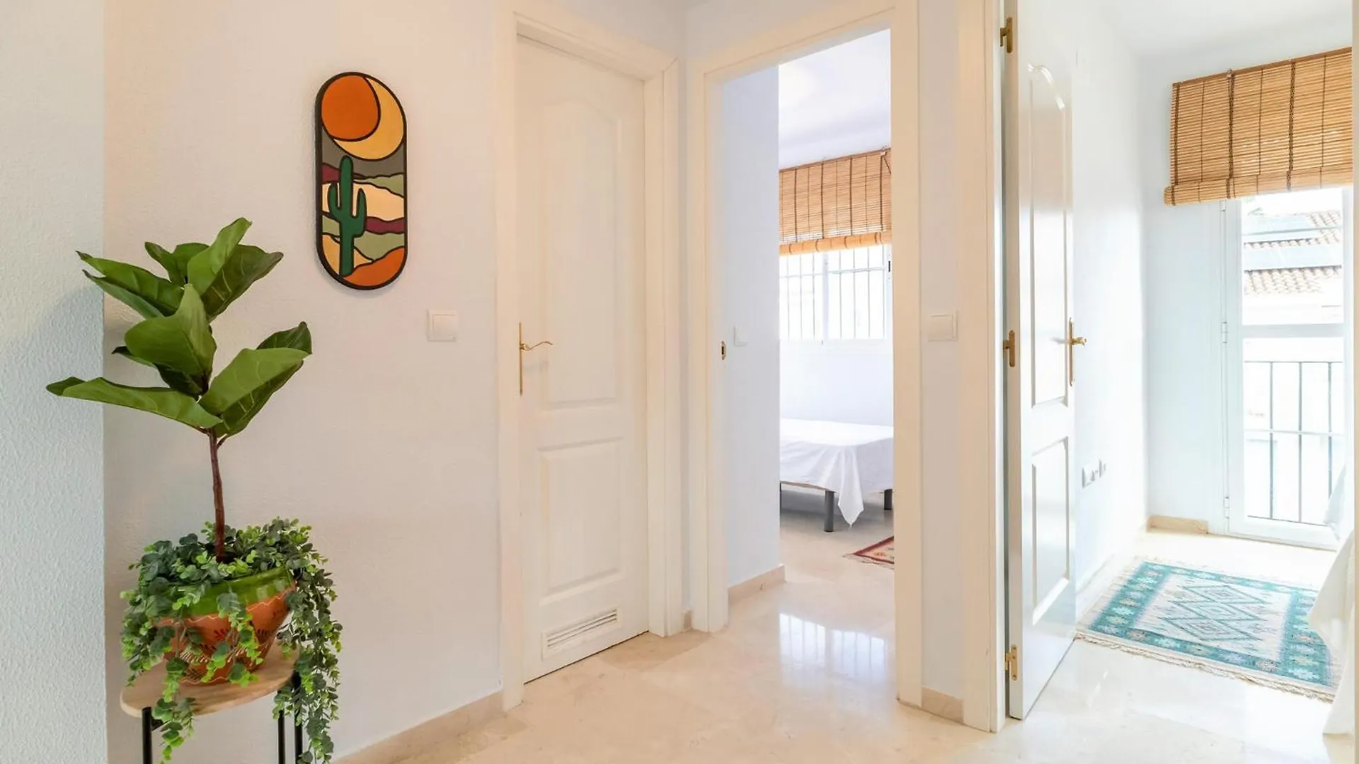 Awesome Home In San Luis De Sabinillas Hébergement de vacances