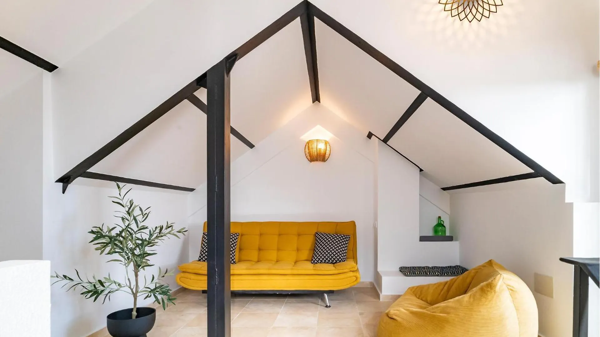 Awesome Home In San Luis De Sabinillas Hébergement de vacances