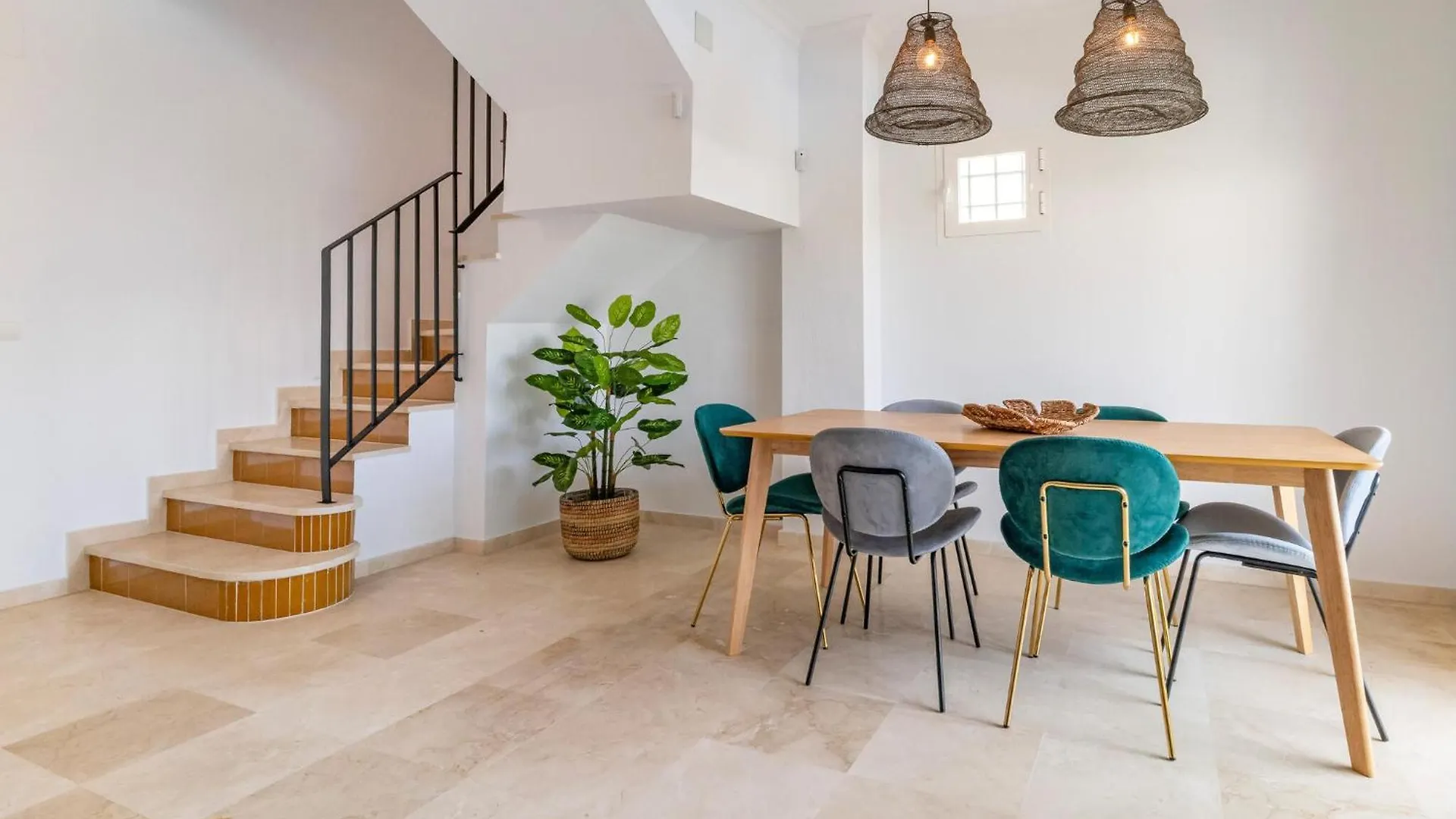 Awesome Home In San Luis De Sabinillas