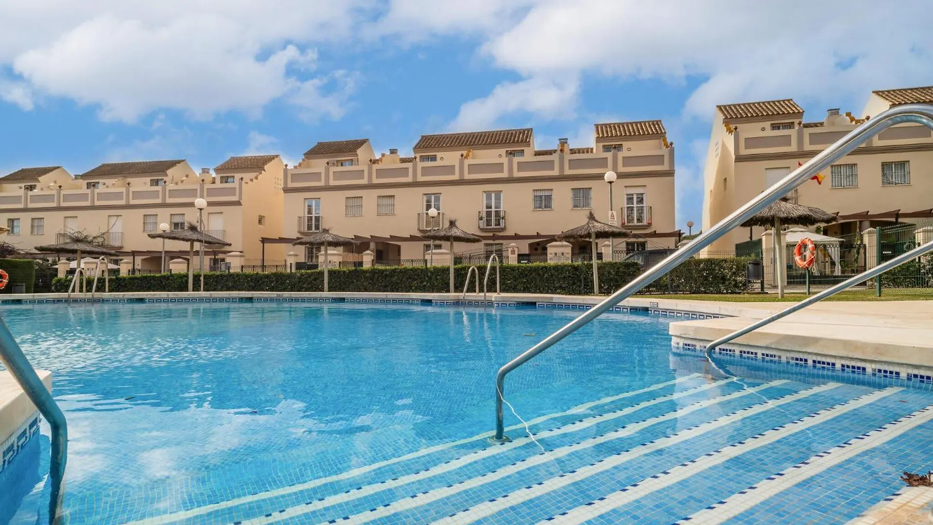 Awesome Home In San Luis De Sabinillas Hébergement de vacances